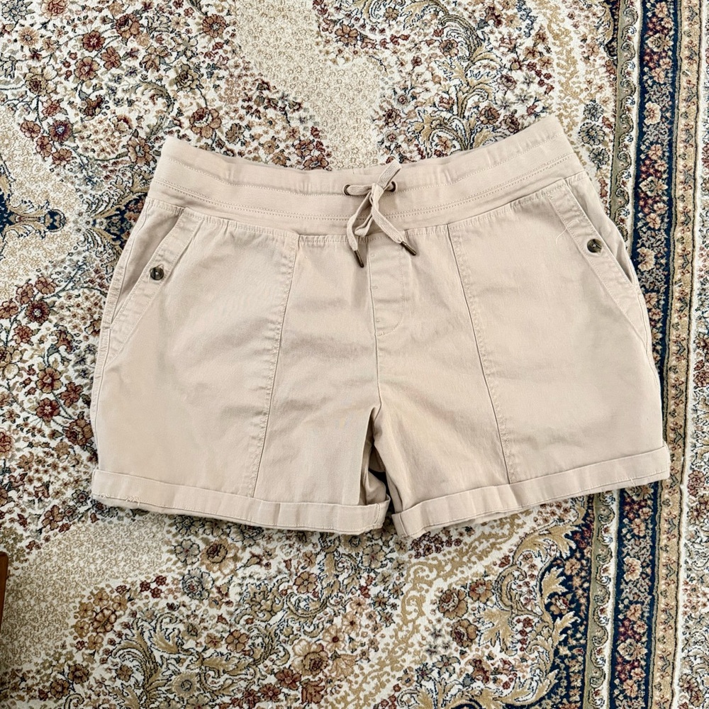 Terra & Sky Women's Beige Cargo Shorts